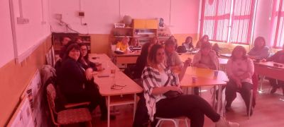 Обучение на педагогическите специалисти от СУ "Христо Ботев" с. Баните на тема: "Електронни образователни ресурси, работа в дигитална среда. STEM кабинети". 3