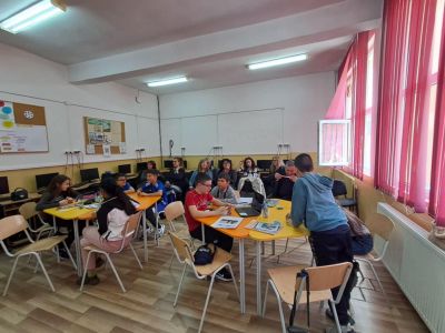 Открит урок по компютърно моделиране и информационни технологии в VІ клас на тема "Дигитализация" в действие 15