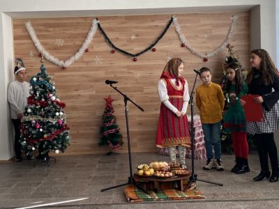Коледно тържество на СУ "Христо Ботев" с. Баните 13