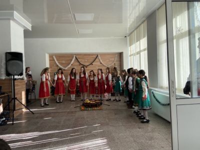 Коледно тържество на СУ "Христо Ботев" с. Баните 2